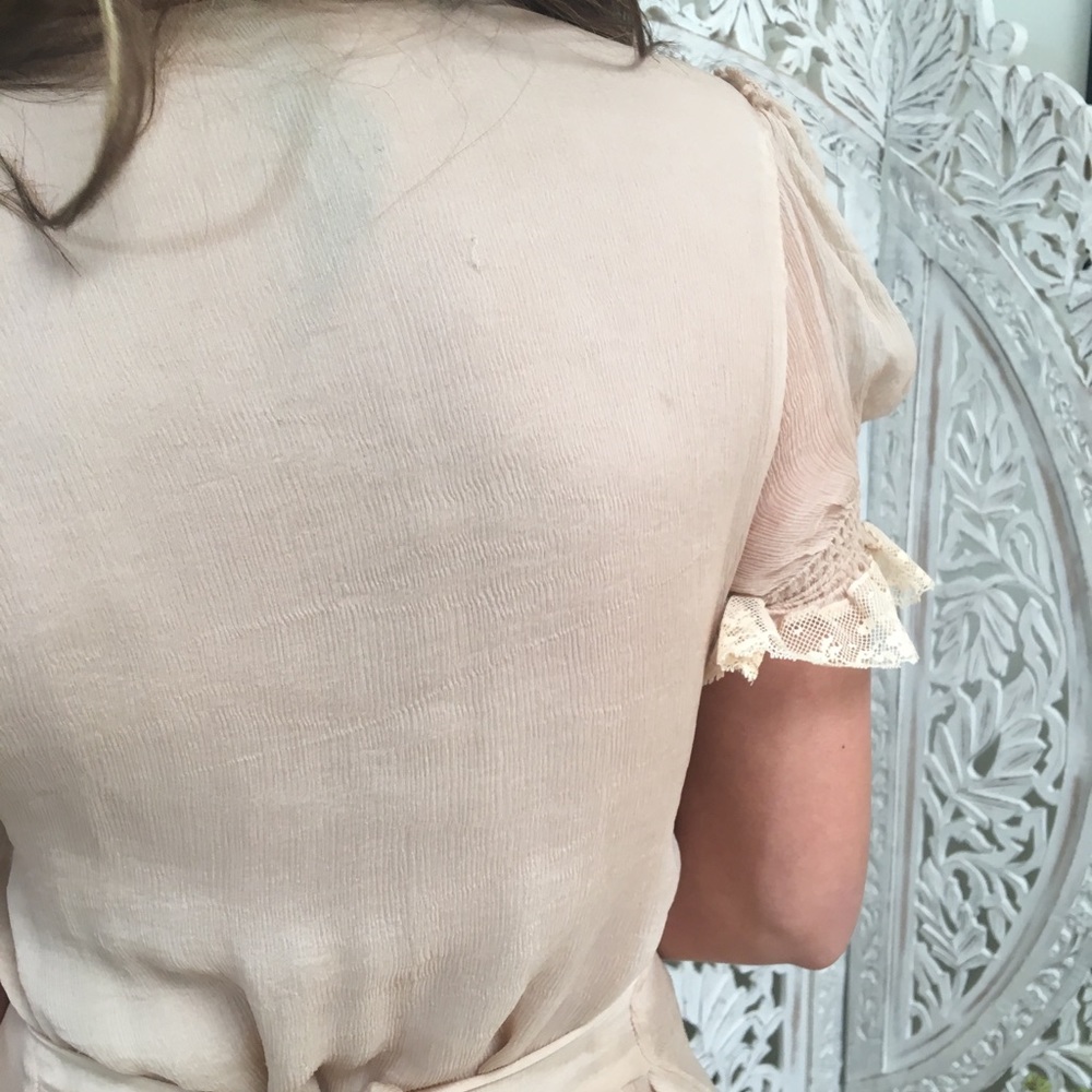 Bebe Gauge Tan ruffle blouse - Picture 5 of 6
